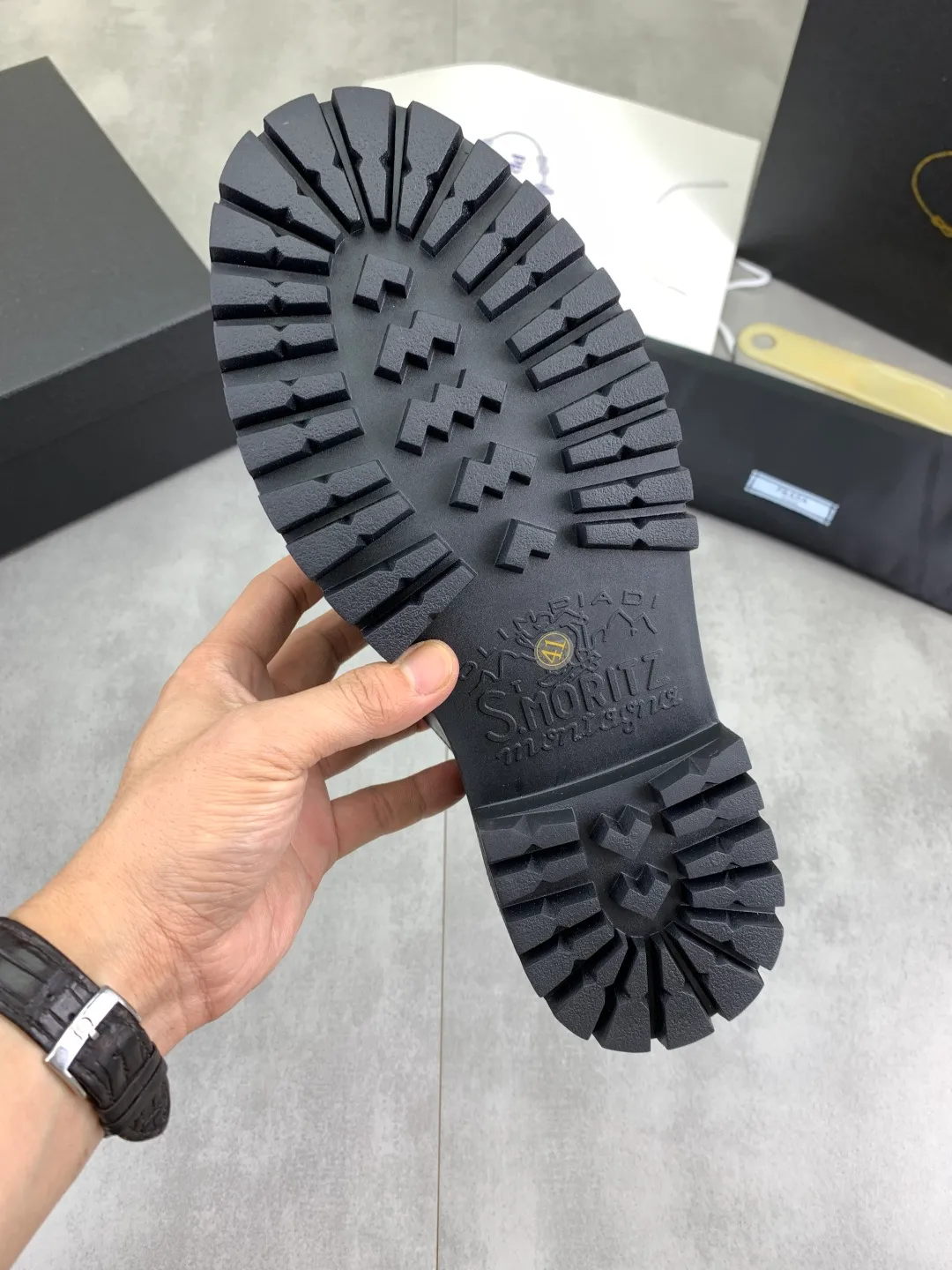 Men's men's shoes 💰P680 new style 💰 💎💎💎 water-dyed cow lining original order quality PRADA —🆘. Prada original order purchasing agent, high-end business leather shoes, fabric: imported from Italy calfskin ➕ water-dyed cow lining / cowhide lining ➕ special original foam outsole, fine workmanship, real thing ^_^ Photographed 🎬size: 39-45